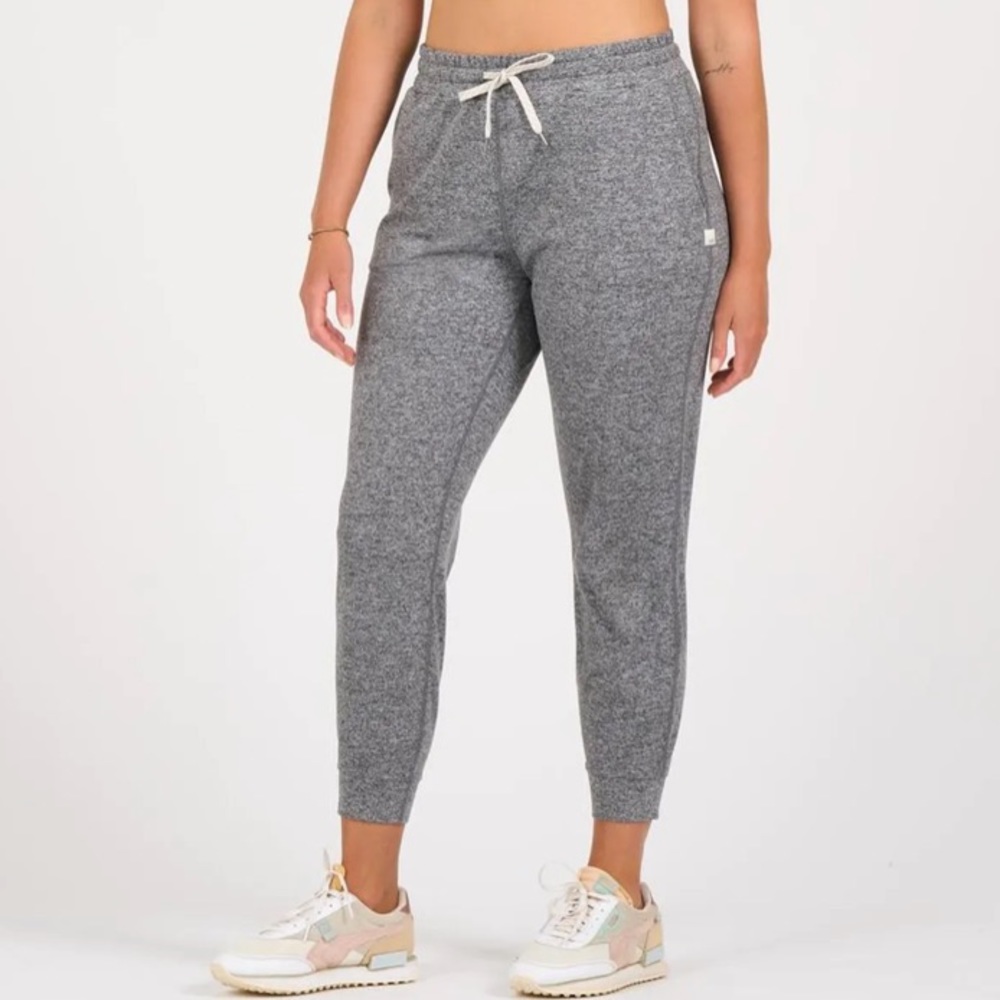 🆕 VUORI Halo Performance Joggers in Heather Grey - Picture 13 of 16